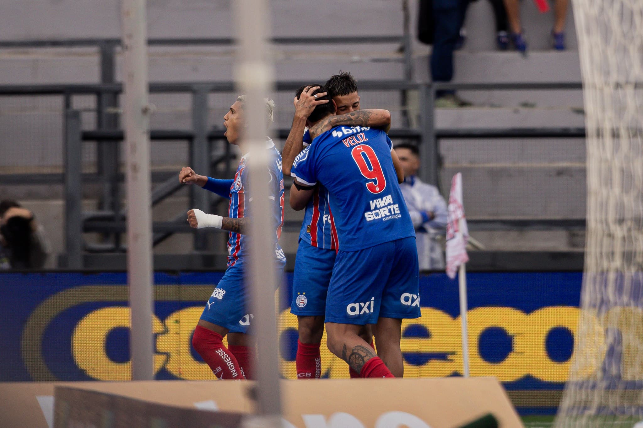 Em jogo agitado, Bahia bate RB Bragantino e chega a 10 jogos sem perder