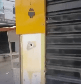 Porteiro baleado por PMs passa por cirurgia no Rio