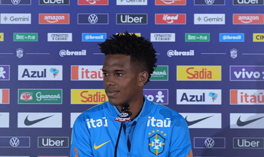 Estêvão responde sobre início de temporada na reserva do Chelsea