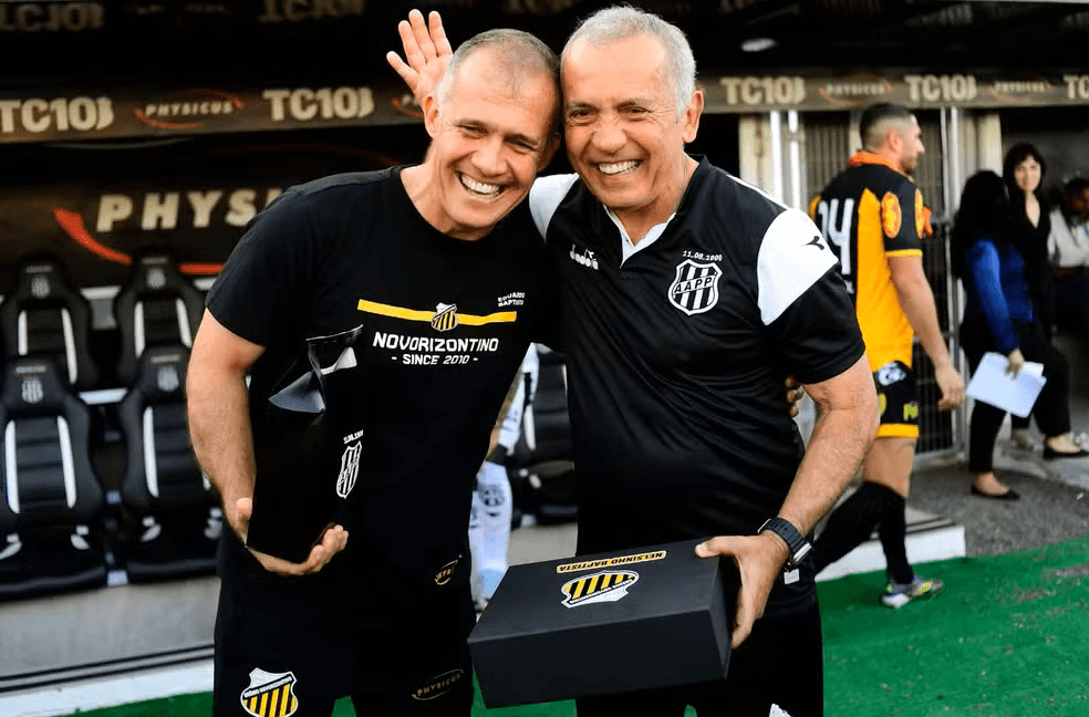 Torcida do Inter rejeita novo técnico por causa do pai dele; entenda