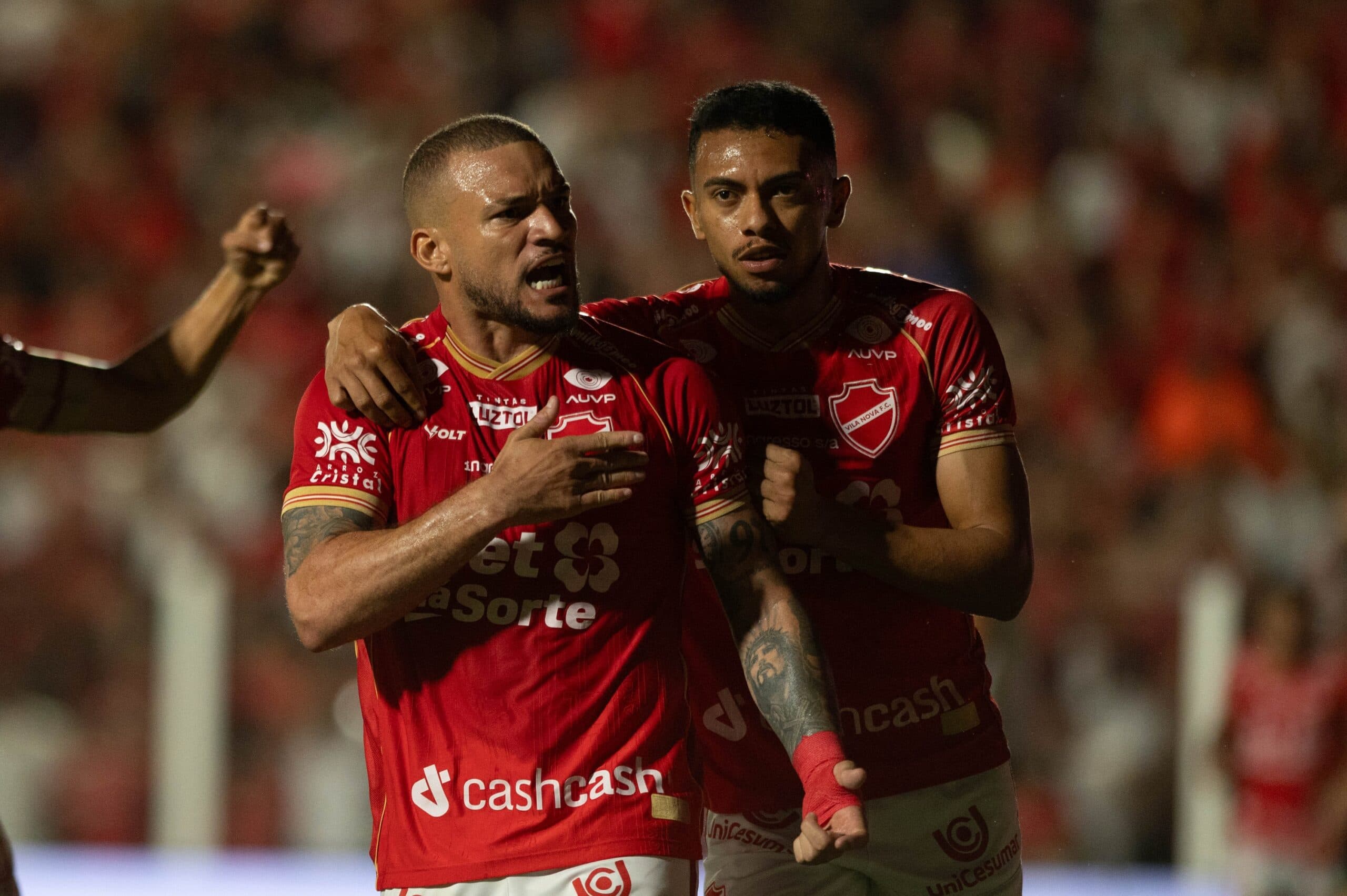Série B: sexta-feira tem gol de ex-Corinthians, virada e novo líder