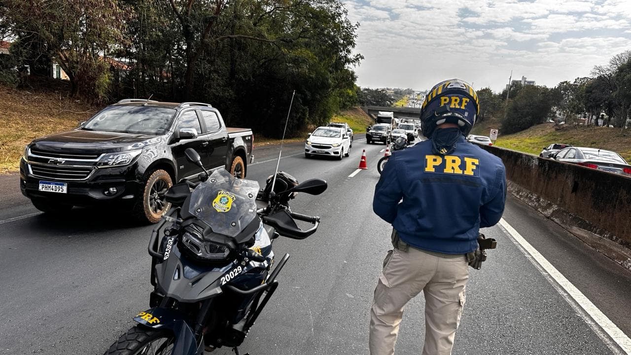 PRF registra três acidentes e recupera veículos durante Operação