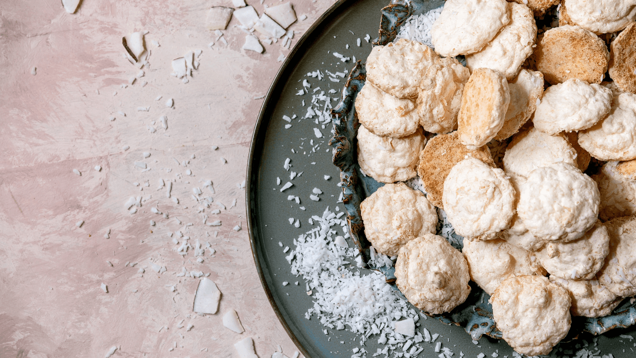 Aprenda a fazer um biscoitinho de coco que derrete na boca