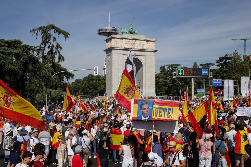 Protesto reúne milhares em Madri contra gestão de crise em Ceuta