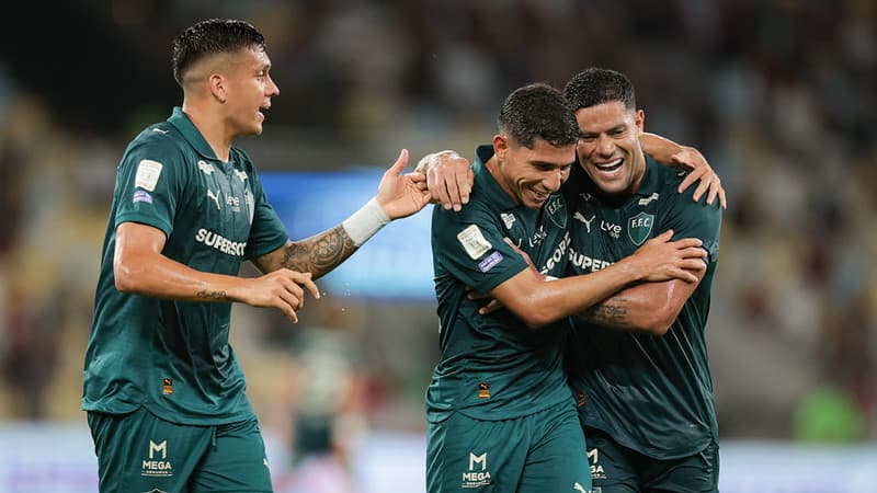Com hat-trick de Savarino, Fluminense vence o Coritiba e se mantém no G4