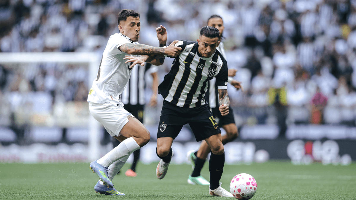 Com gol de bicicleta, Atlético-MG vira contra o Santos nos acréscimos