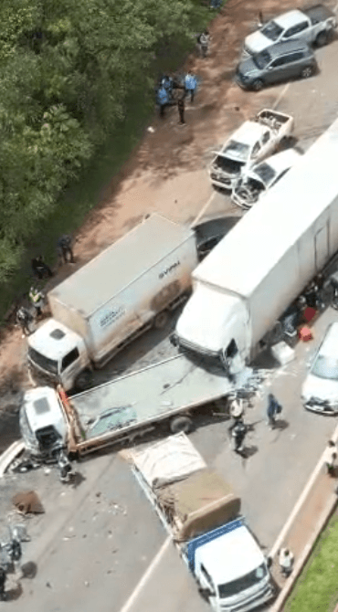 Engavetamento na 040, em Nova Lima, deixa 8 feridos, três em estado grave