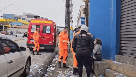Idosa escorrega em "santinhos" e bate a cabeça no chão ao chegar para votar