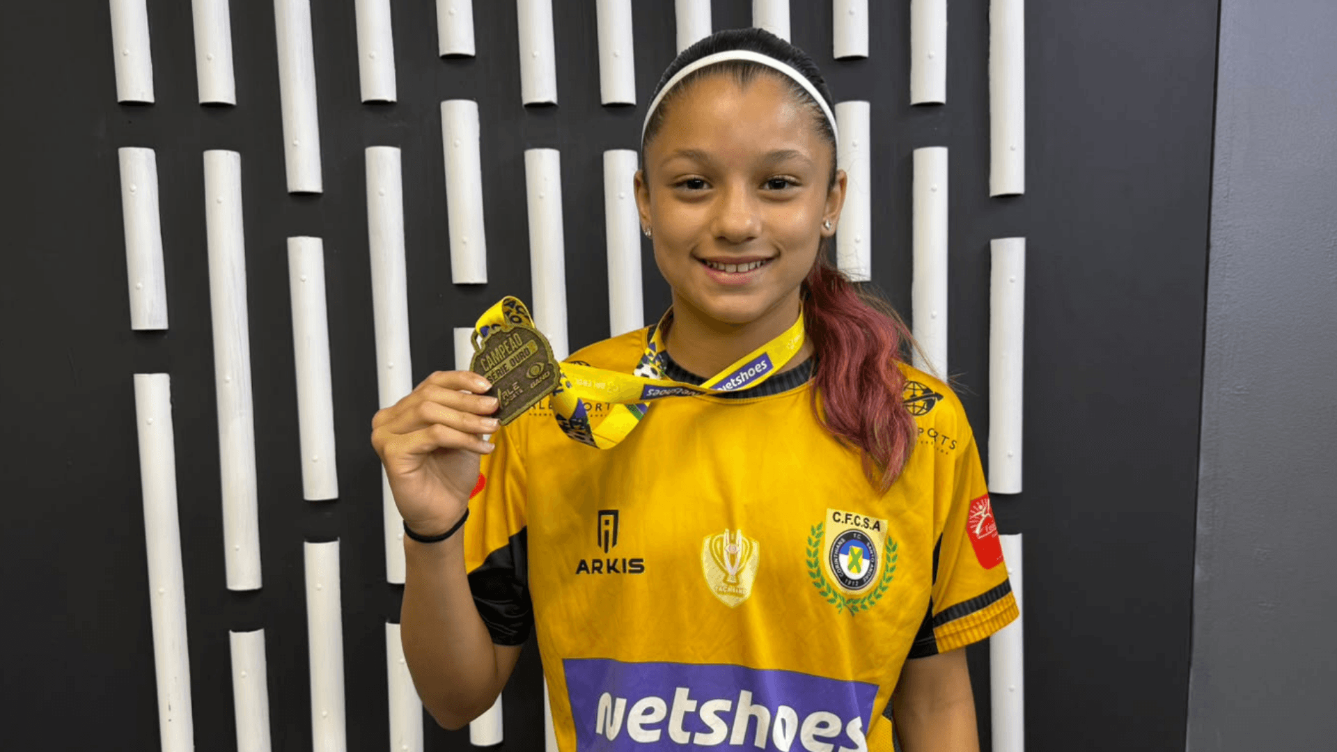 Conheça Lorena, a menina que viralizou e entrou no radar do Corinthians