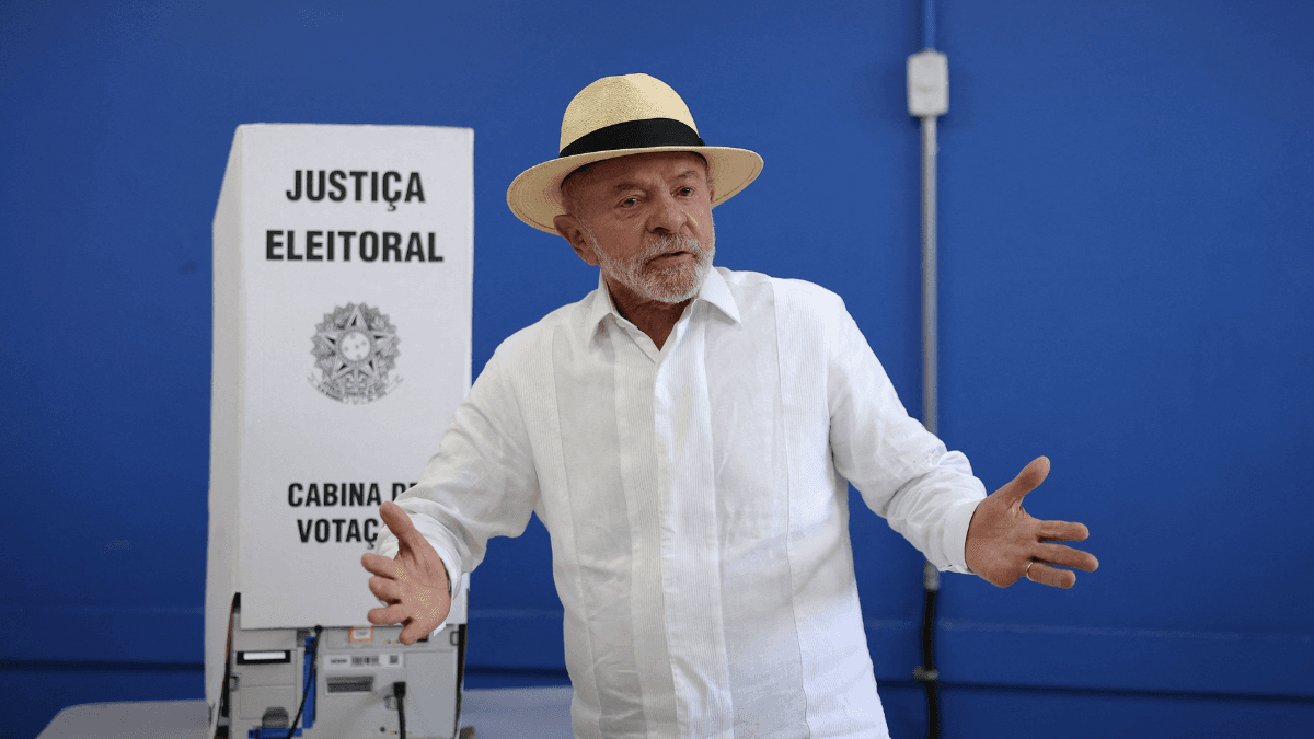 TSE barra anúncios da campanha de Lula que acusam Flávio de ser contra escala 6x1
