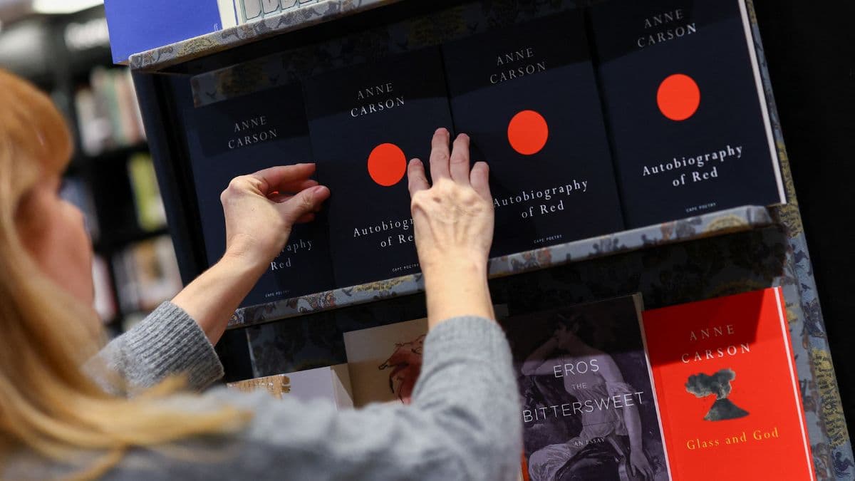 Quem é Anne Carson, poeta canadense que ganhou o Nobel de Literatura