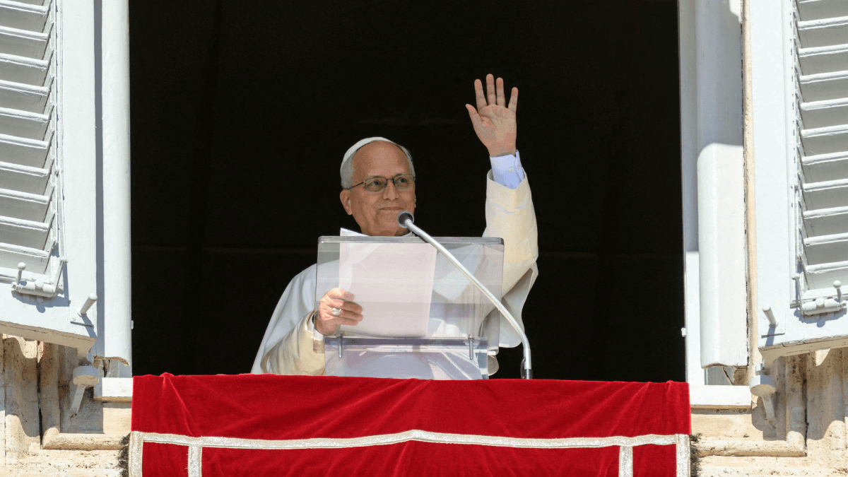Papa Leão XIV tem noite tranquila após cirurgia para retirada de tumor