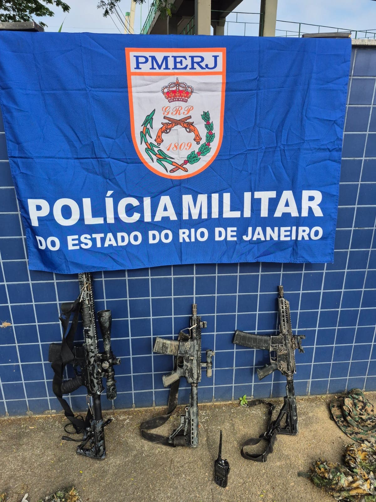 Polícia Militar ultrapassa marca de 600 fuzis apreendidos no Rio em 2026