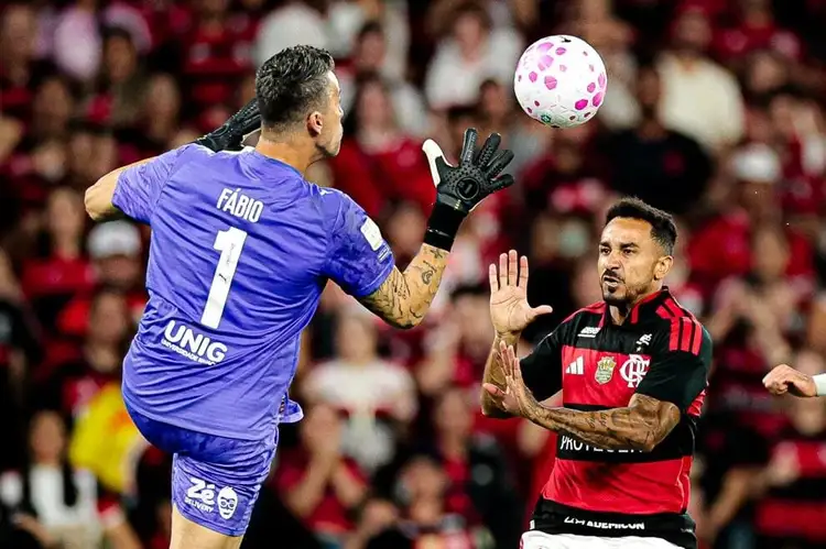 Danilo passa por cirurgia e vira desfalque no Flamengo na Libertadores