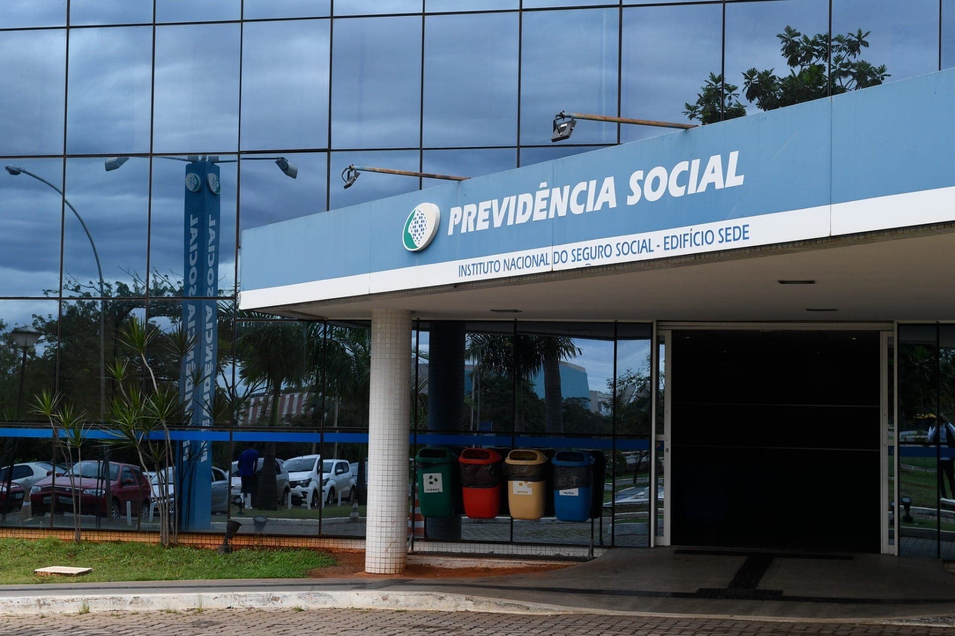 PF cumpre mandados de busca e apreensão em investigação que apura fraudes no INSS