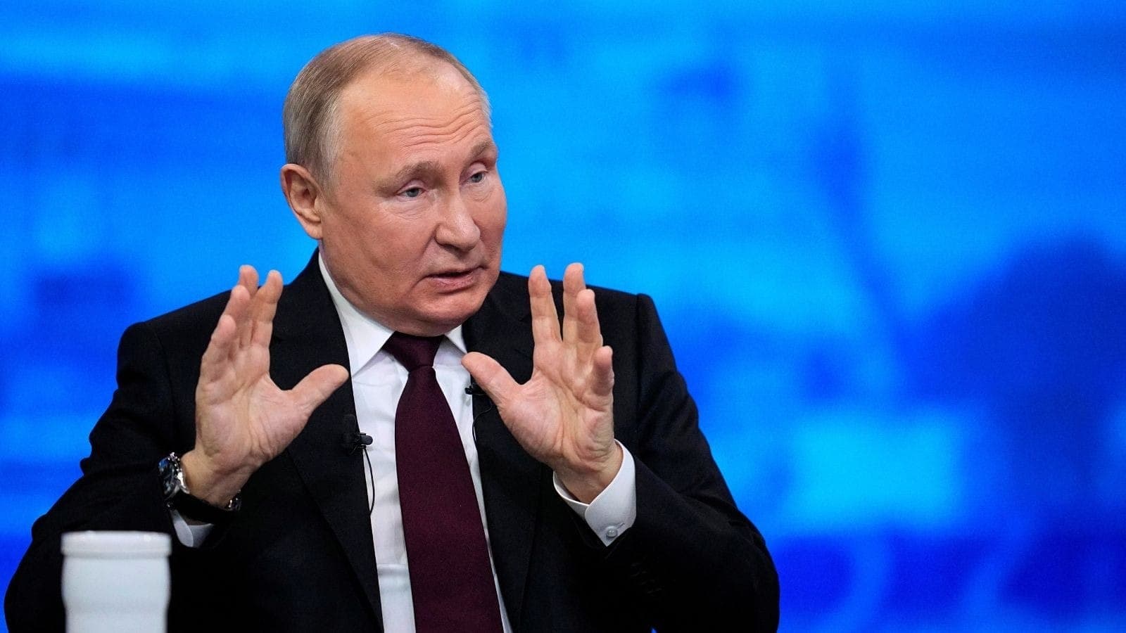 Putin admite encontro com Zelensky, mas impõe condição de reunião em Moscou