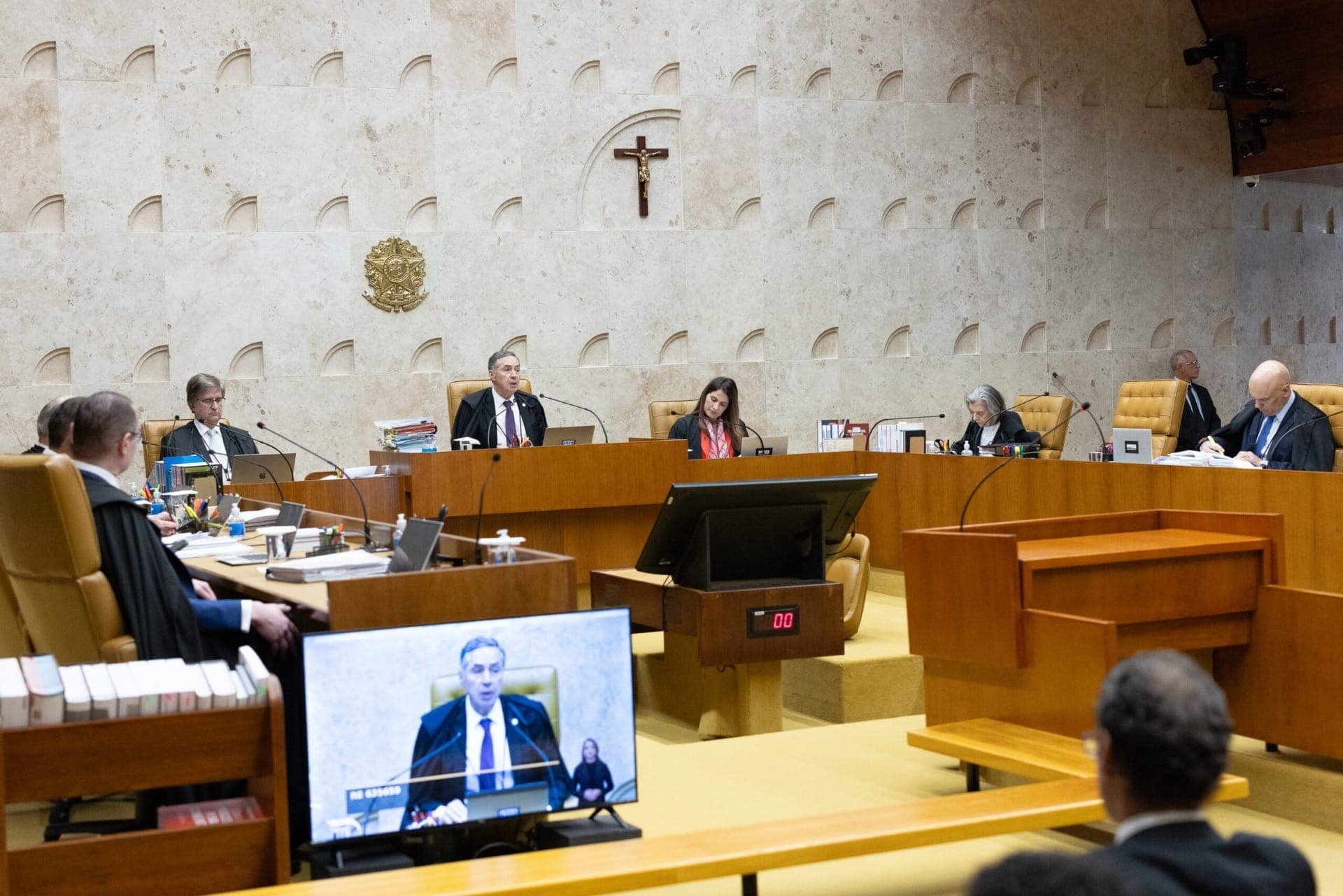 Mônica Bergamo: STF vai decidir se religião pode se sobrepor a tratamentos de saúde