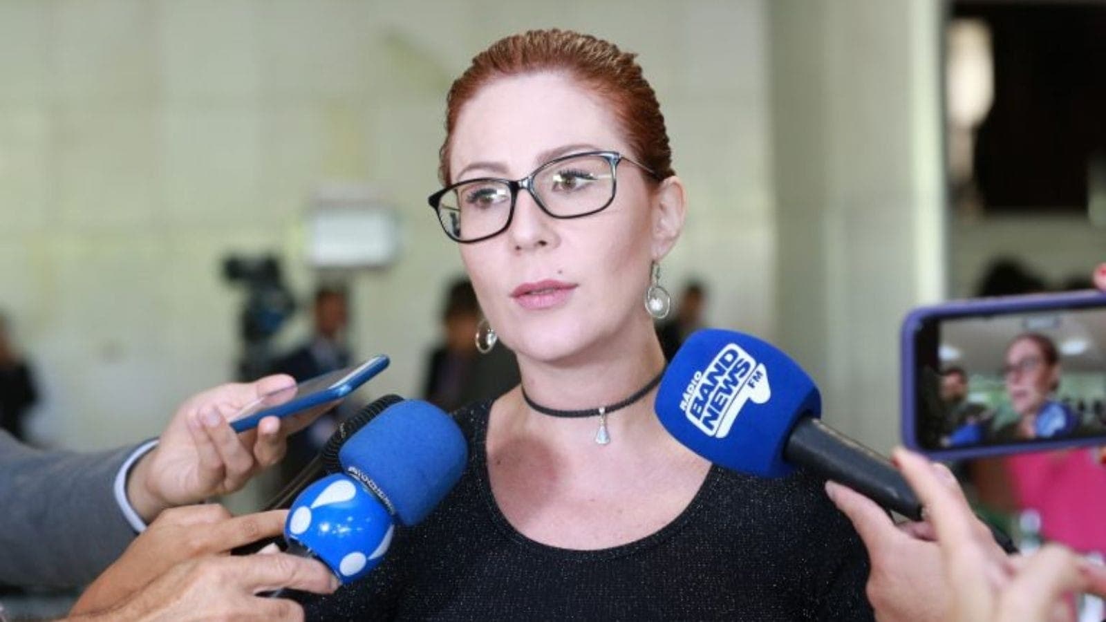 Zambelli pede ao STF salvo-conduto para vir ao Brasil e votar na mãe