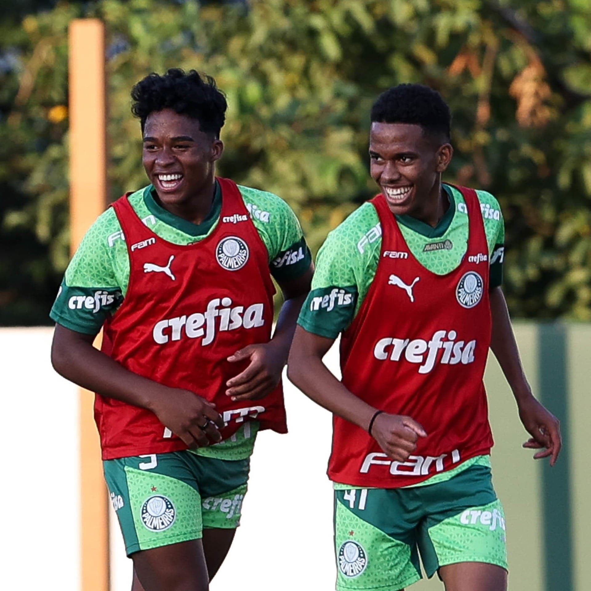 Em gigantes da Europa, joias do Palmeiras parabenizam clube brasileiro
