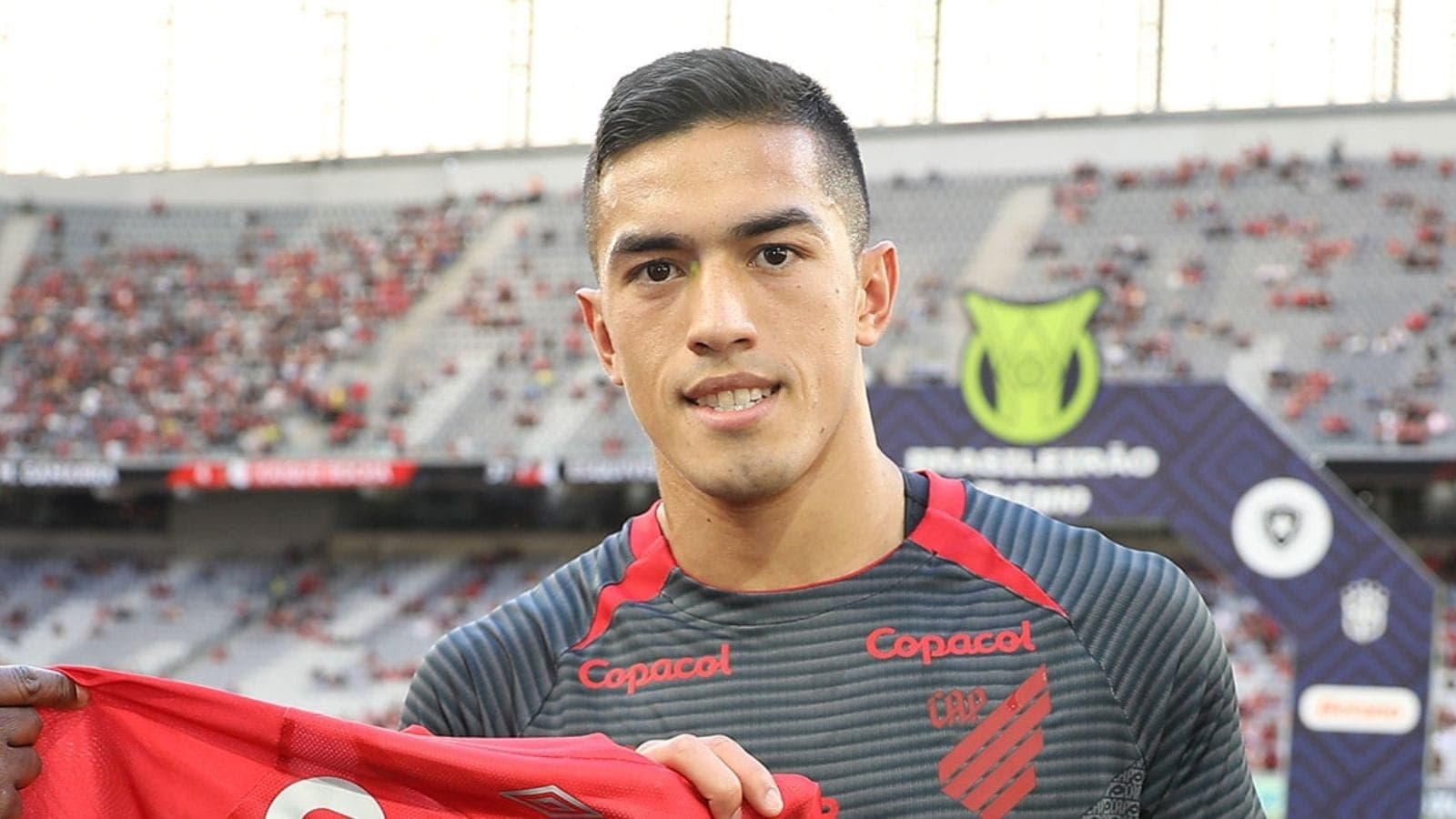 Atlético-MG acerta a contratação do atacante Cuello, do Athletico; veja valores