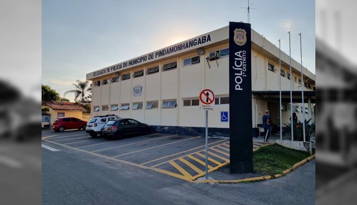 Acidente em Pindamonhangaba deixa mãe morta e criança ferida