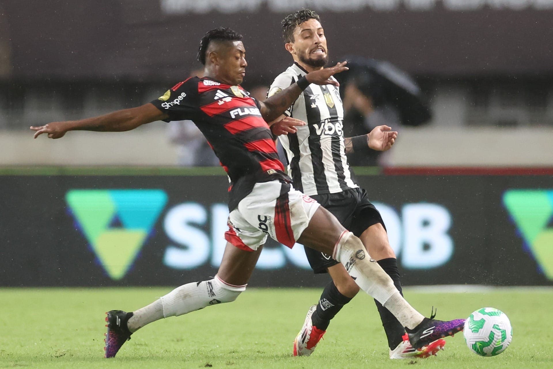 Flamengo define substituto de Plata, e Botafogo surpreende; veja escalações