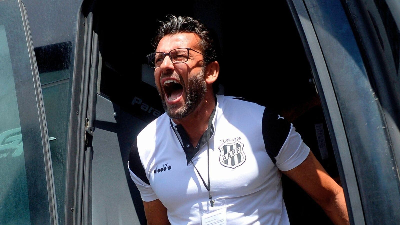 Alberto Valentim desabafa sobre fama de “bonitão”: “Me atrapalhou”