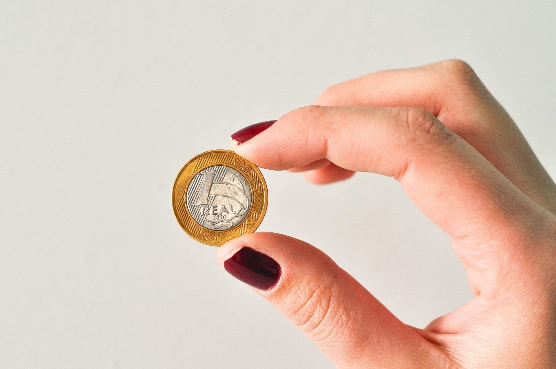 Índice que mede a inflação tem a maior queda desde 2022, mostra IBGE