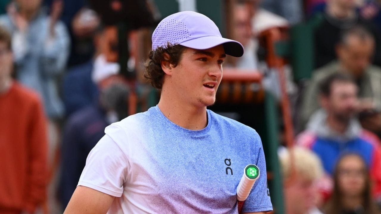 João Fonseca vence polonês e avança à segunda rodada de Roland Garros