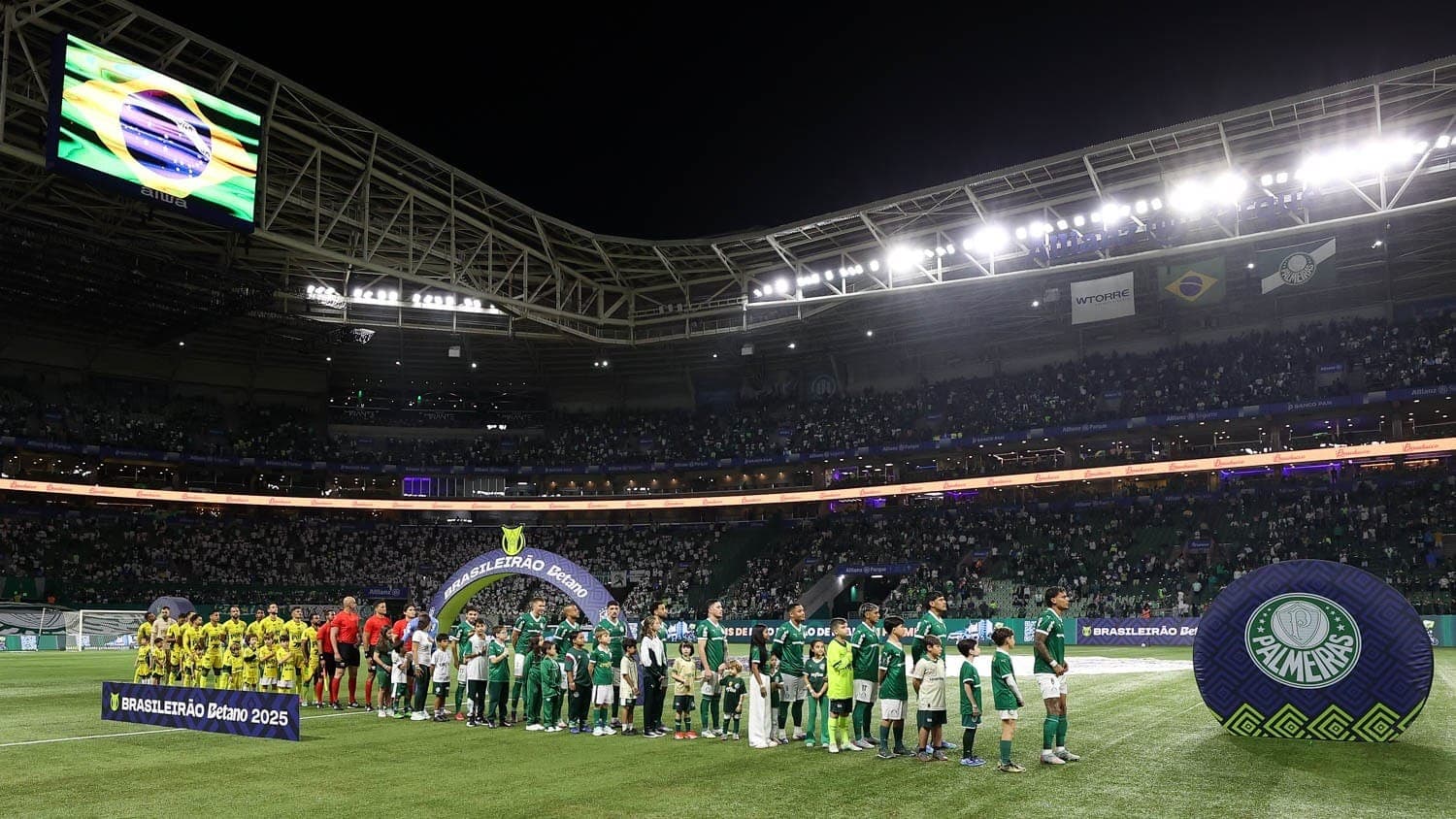 Torcedores do Palmeiras têm ingressos cancelados e alegam descaso do atendimento no Allianz