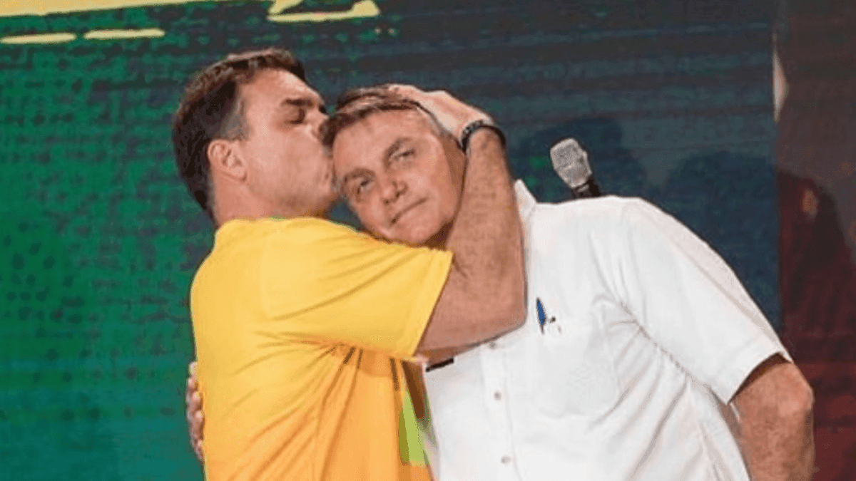 Trumps são 'bonzinhos' perto de Bolsonaros, diz revista alemã