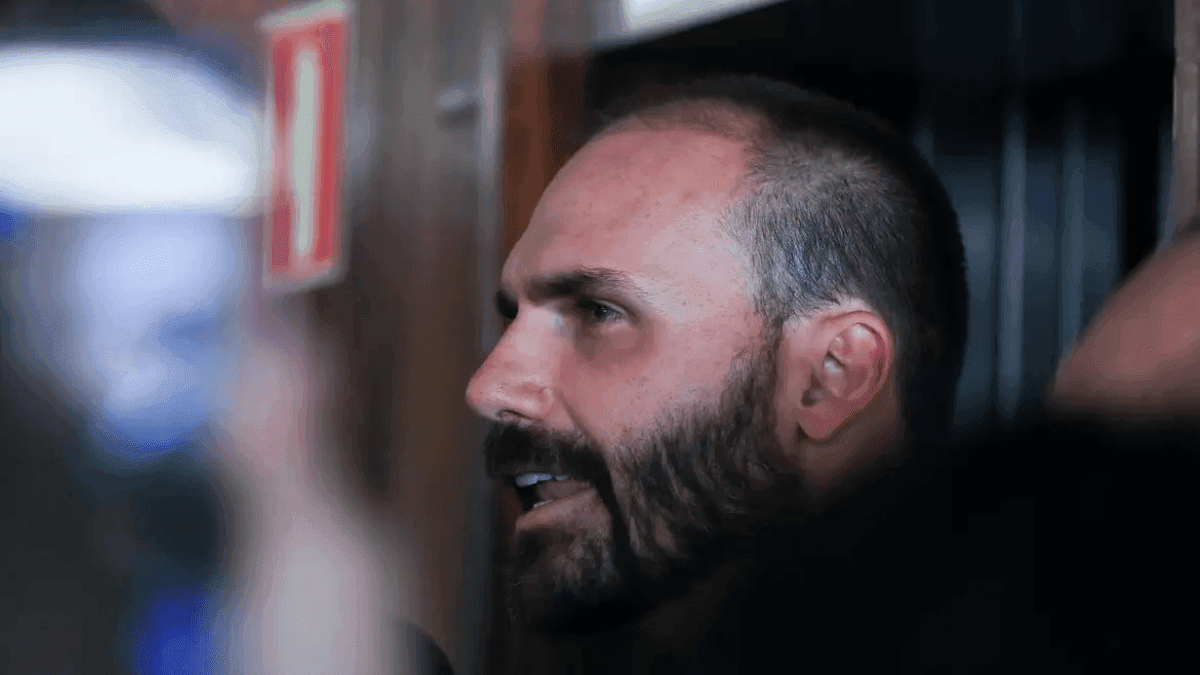 Moraes determina início da pena de Eduardo Bolsonaro em regime semiaberto