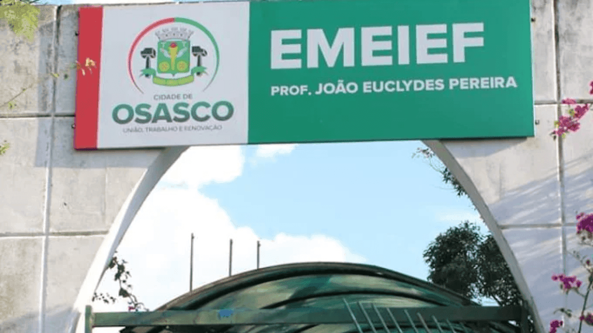 Mais de 30 alunos passam mal após dedetização em escola de Osasco (SP)
