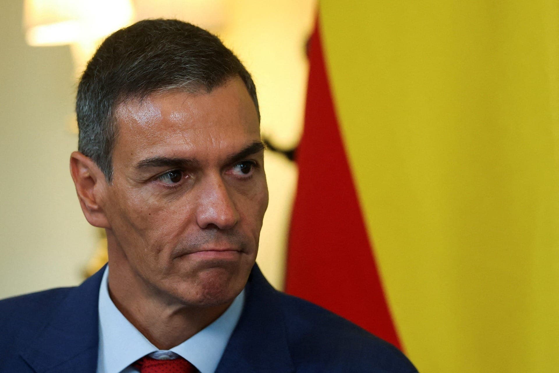Premiê convoca eleição antecipada na Espanha em meio à crise habitacional