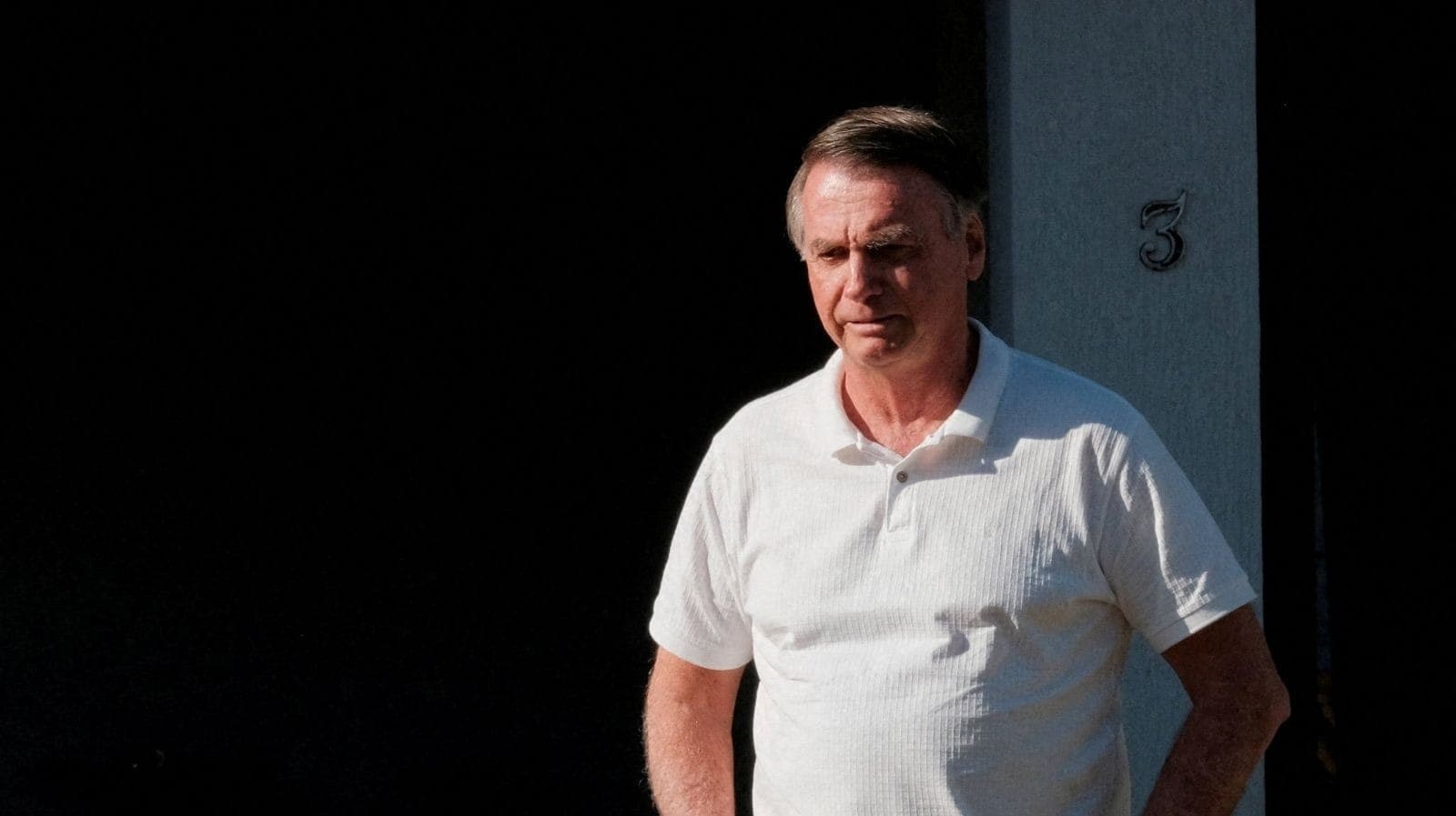 Moraes encaminha à PGR pedido de prisão domiciliar de Jair Bolsonaro