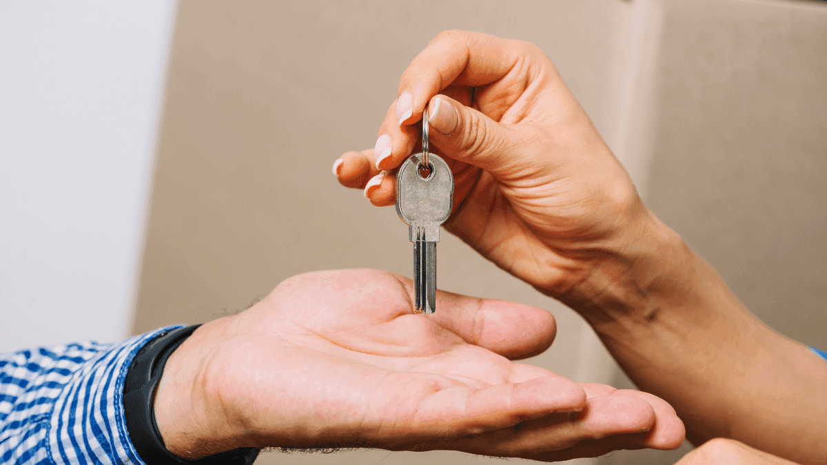Pagar à vista ou financiar? Ter dinheiro nem sempre é a melhor opção