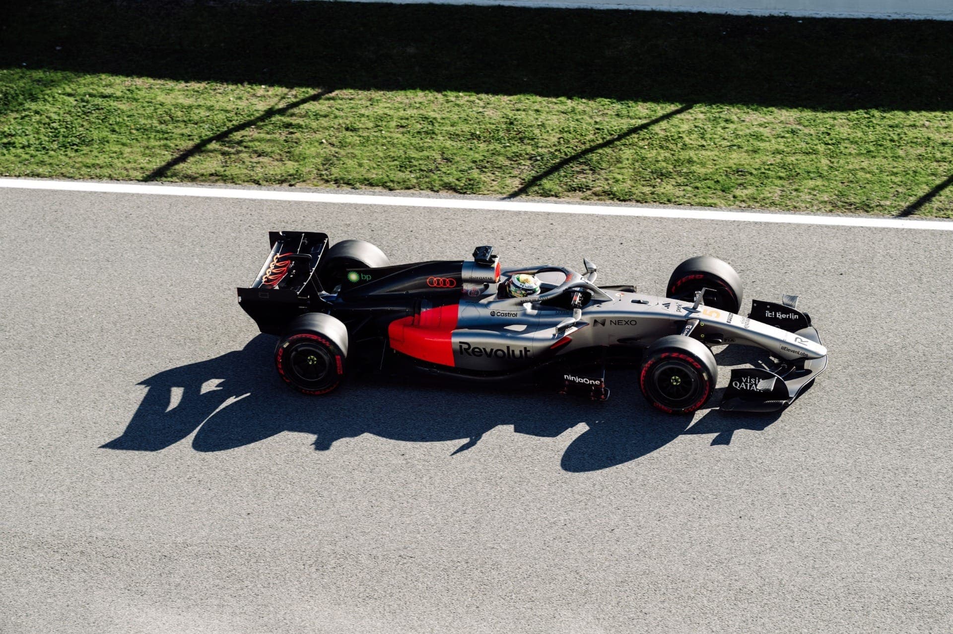 Audi dá mais de 140 voltas em último dia de shakedown da F1 em Barcelona