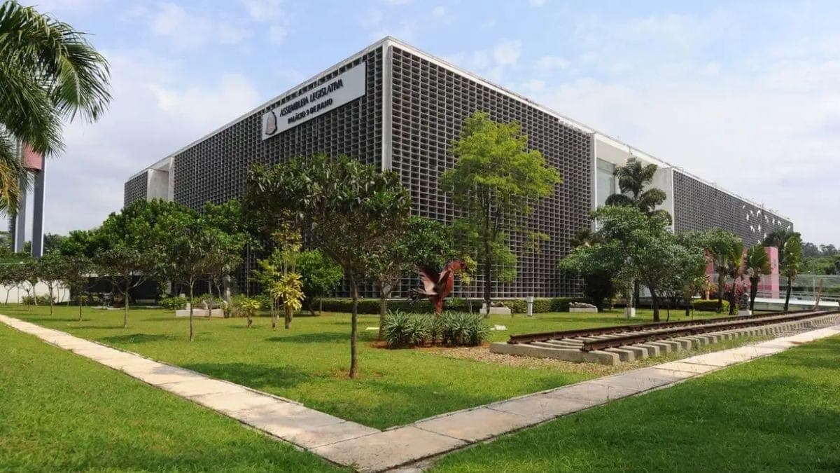 Alesp aprova ampliação da licença-paternidade para 20 dias em São Paulo