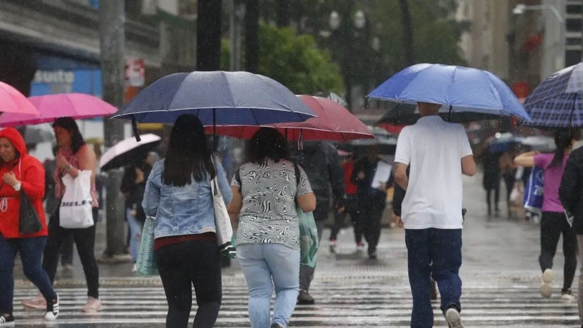 Calor intenso favorece pancadas de chuva em São Paulo neste domingo (30)