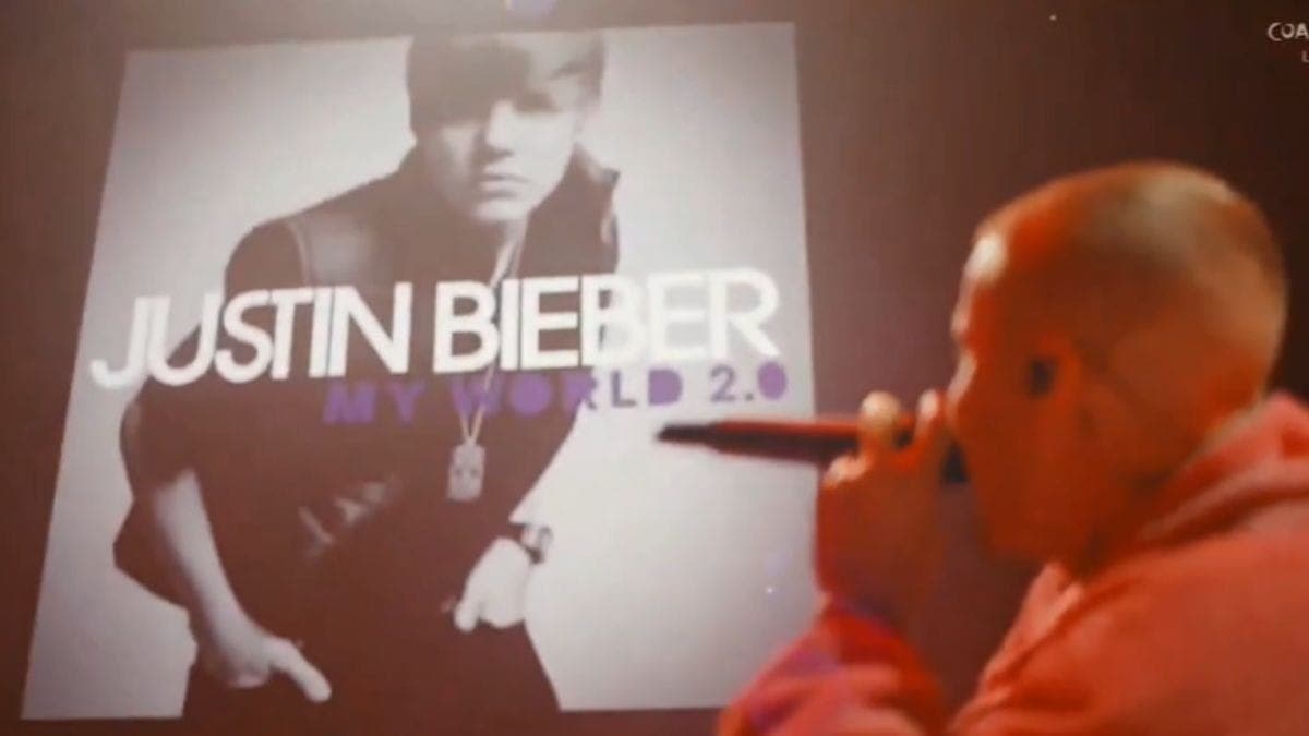 Justin Bieber aposta em show intimista e revisita hits no Coachella