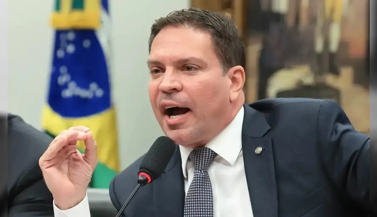 Oposição aciona STF e Embaixada dos EUA para barrar extradição de Ramagem