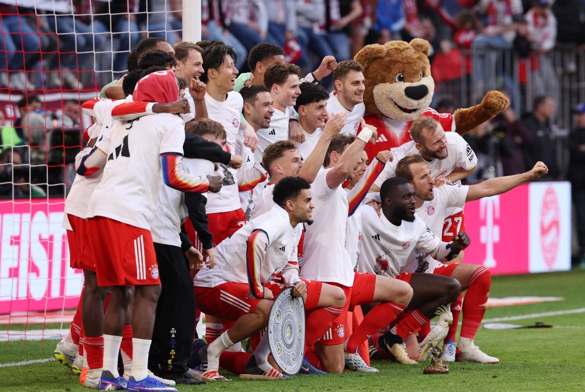 Bayern vira em 6 minutos e conquista o 35º título alemão