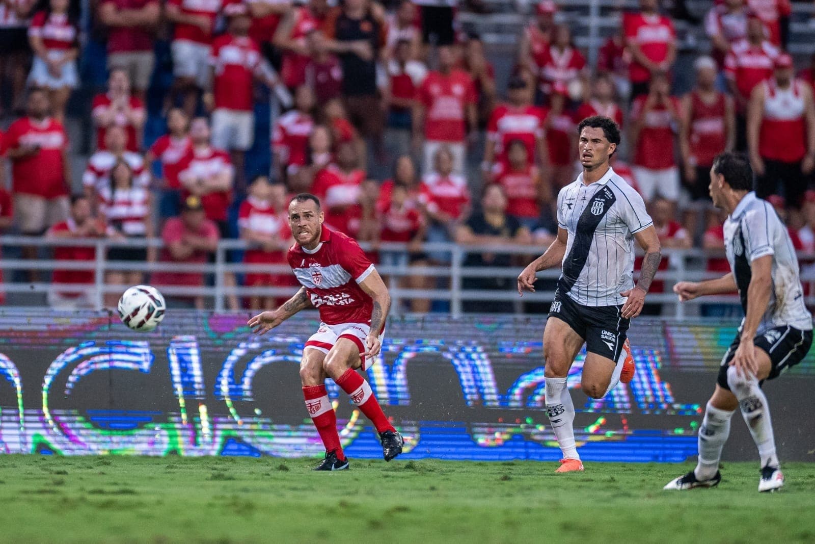 Ponte Preta sofre virada do CRB e amarga quarta derrota seguida na Série B