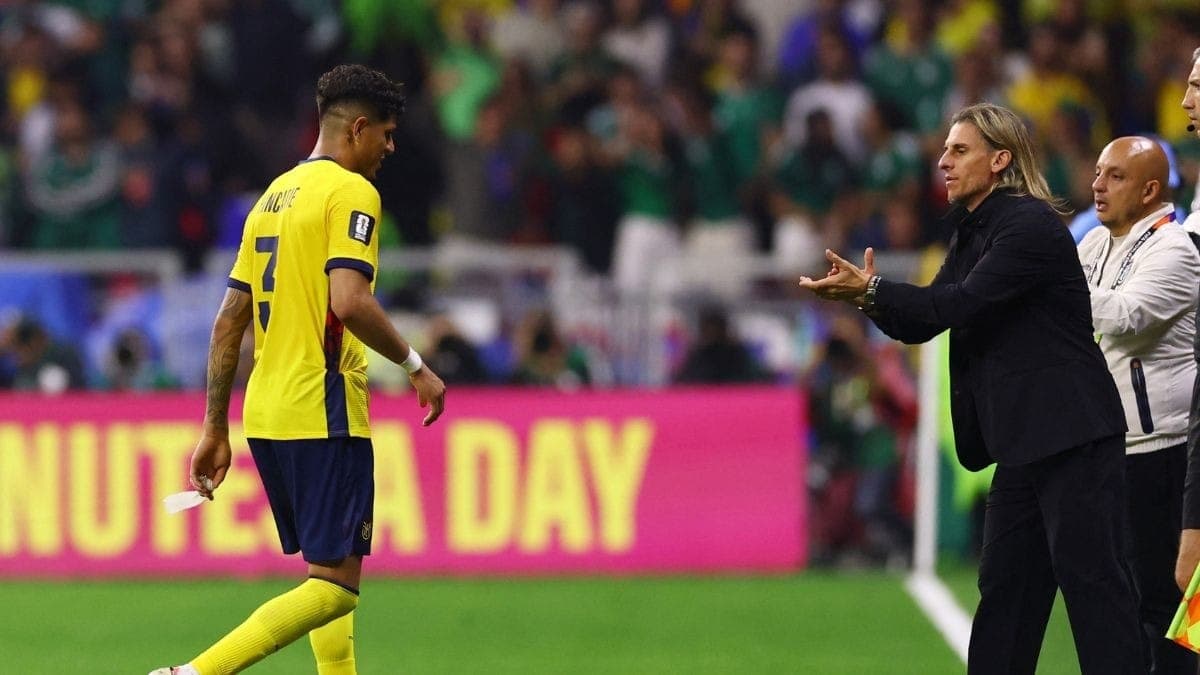 Hincapié é o segundo expulso pela "Lei Vini Jr" na Copa do Mundo