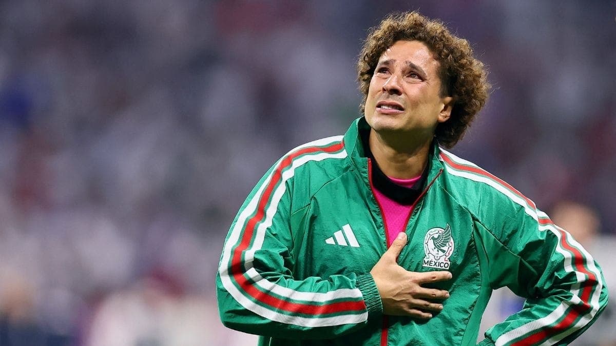 Em sua última dança nas Copas, Ochoa chora após derrota para a Inglaterra