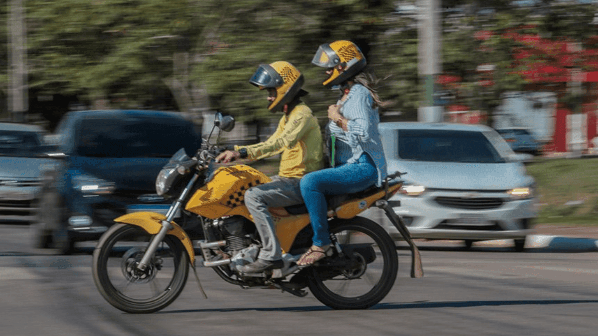 Prefeitura de SP nega pedido da Uber para operar mototáxi na capital