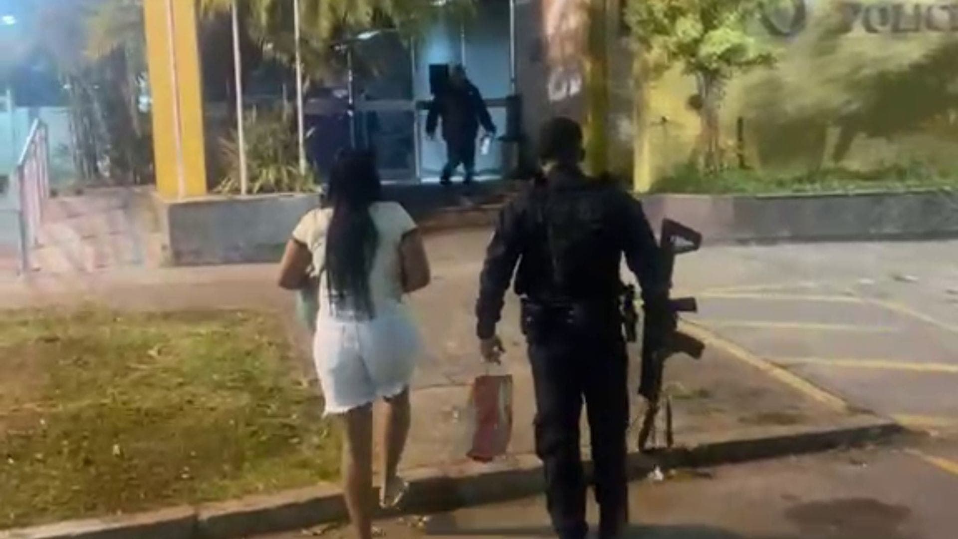Mulher é presa por furtar mais de R$ 1 mil em chupetas e mamadeiras