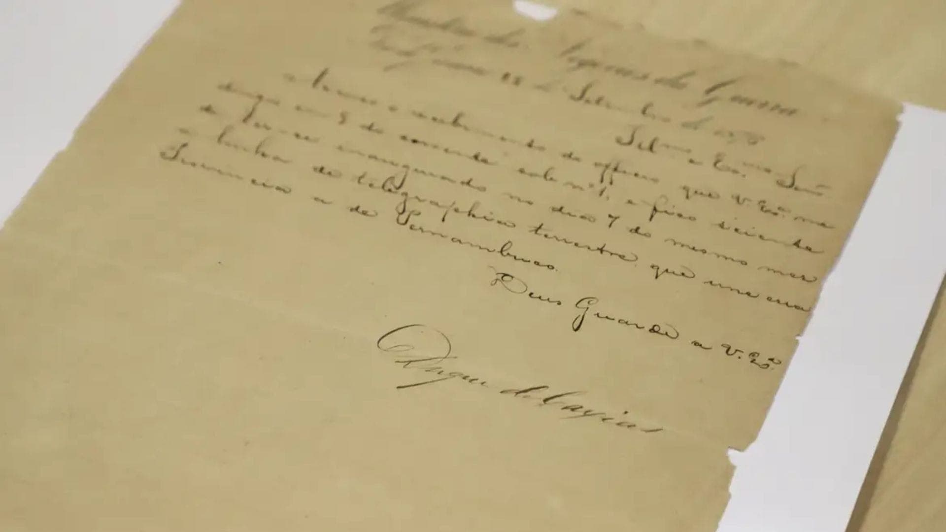 Venda ilegal de documentos históricos acende alerta no Arquivo Nacional