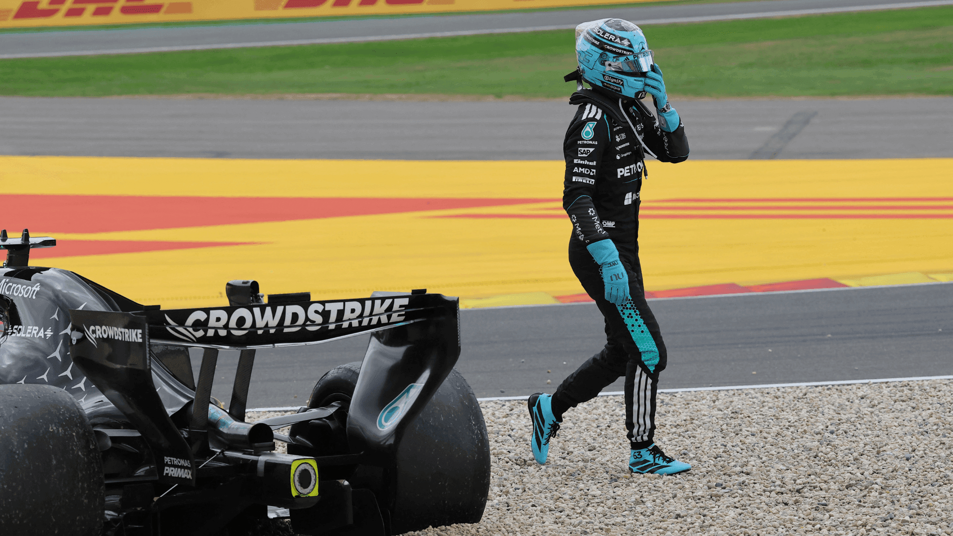George Russell abandona o GP da Bélgica após incidente com Hamilton