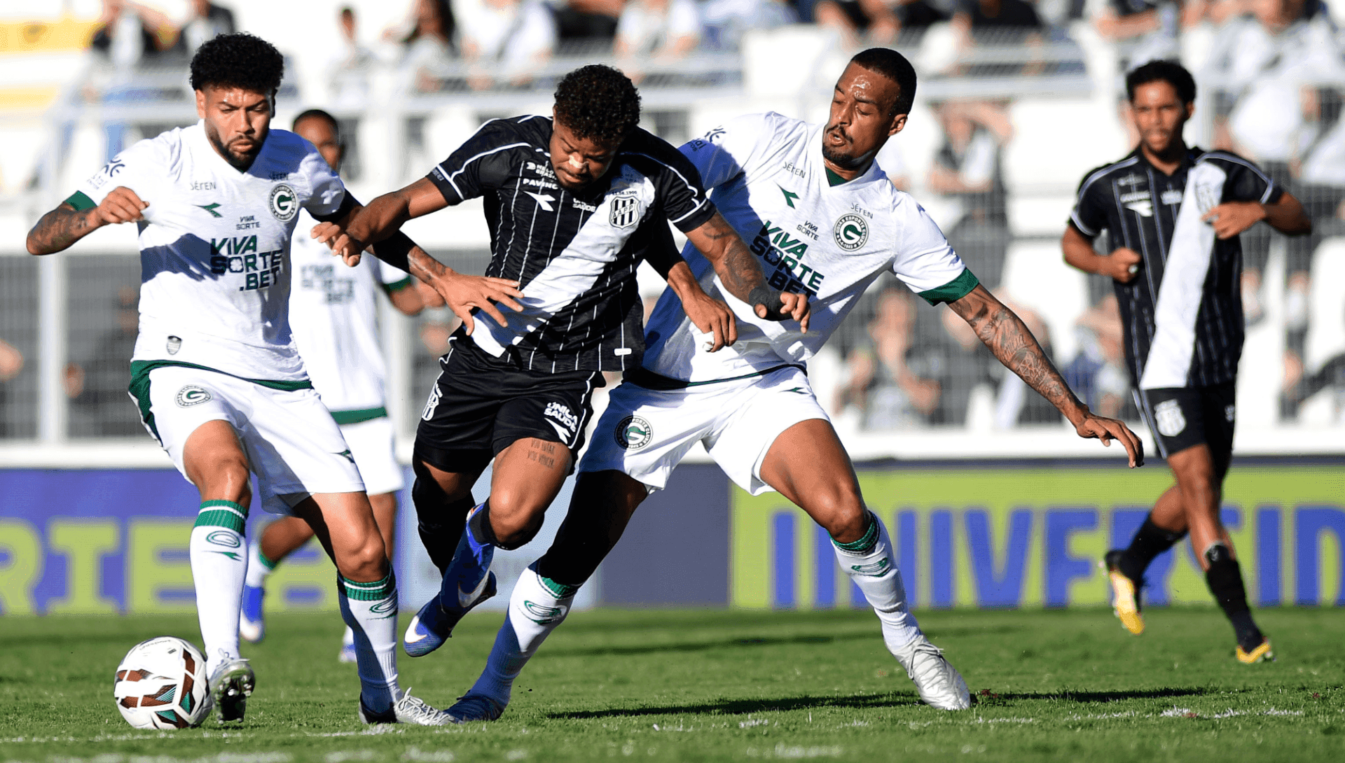 Ponte Preta perde para o Goiás e chega a 12 jogos sem vitórias na Série B